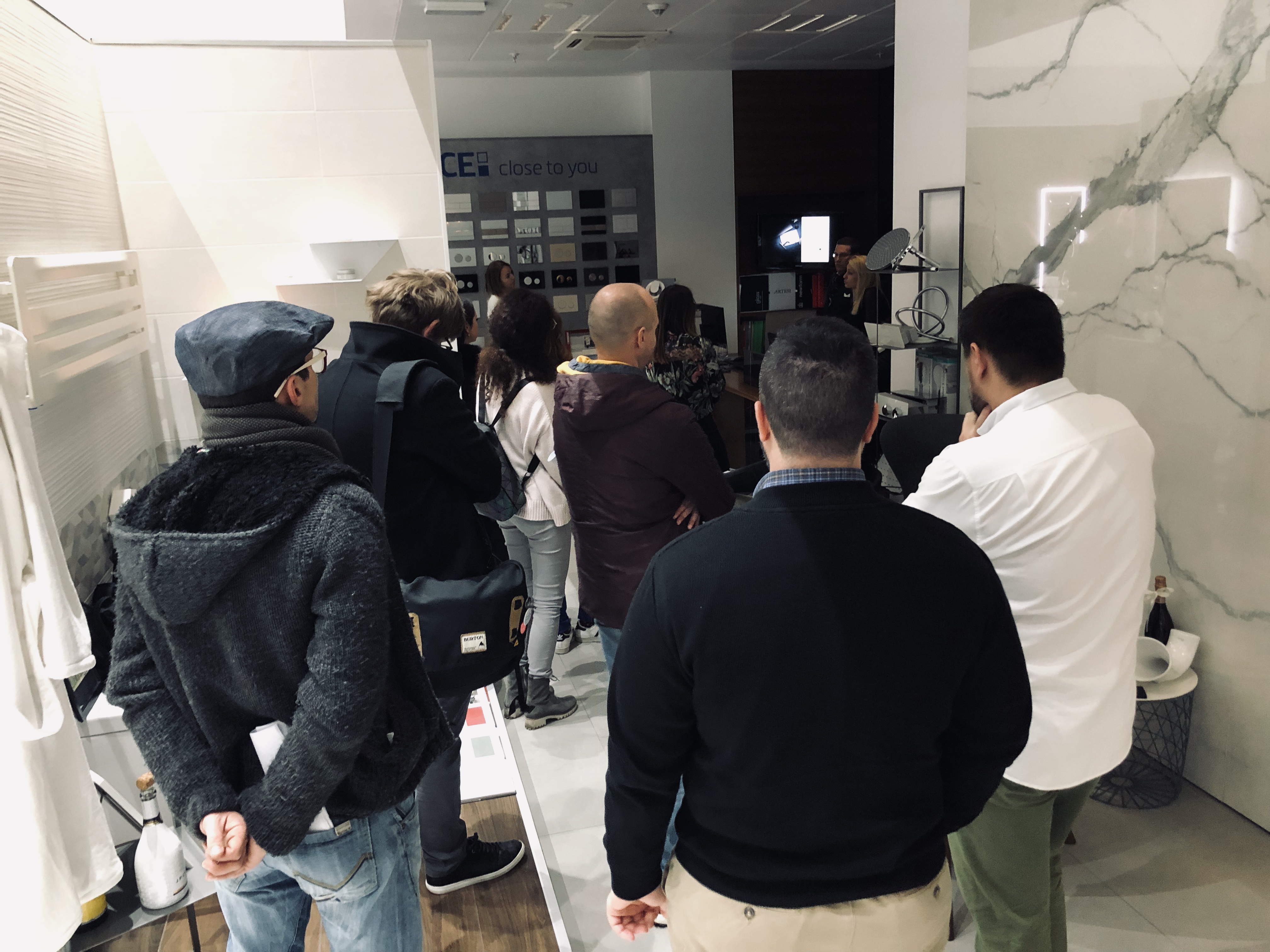 TIE UP | ДЖИЯ | ЕДНА КРАЧКА ПРЕД ДРУГИТЕ