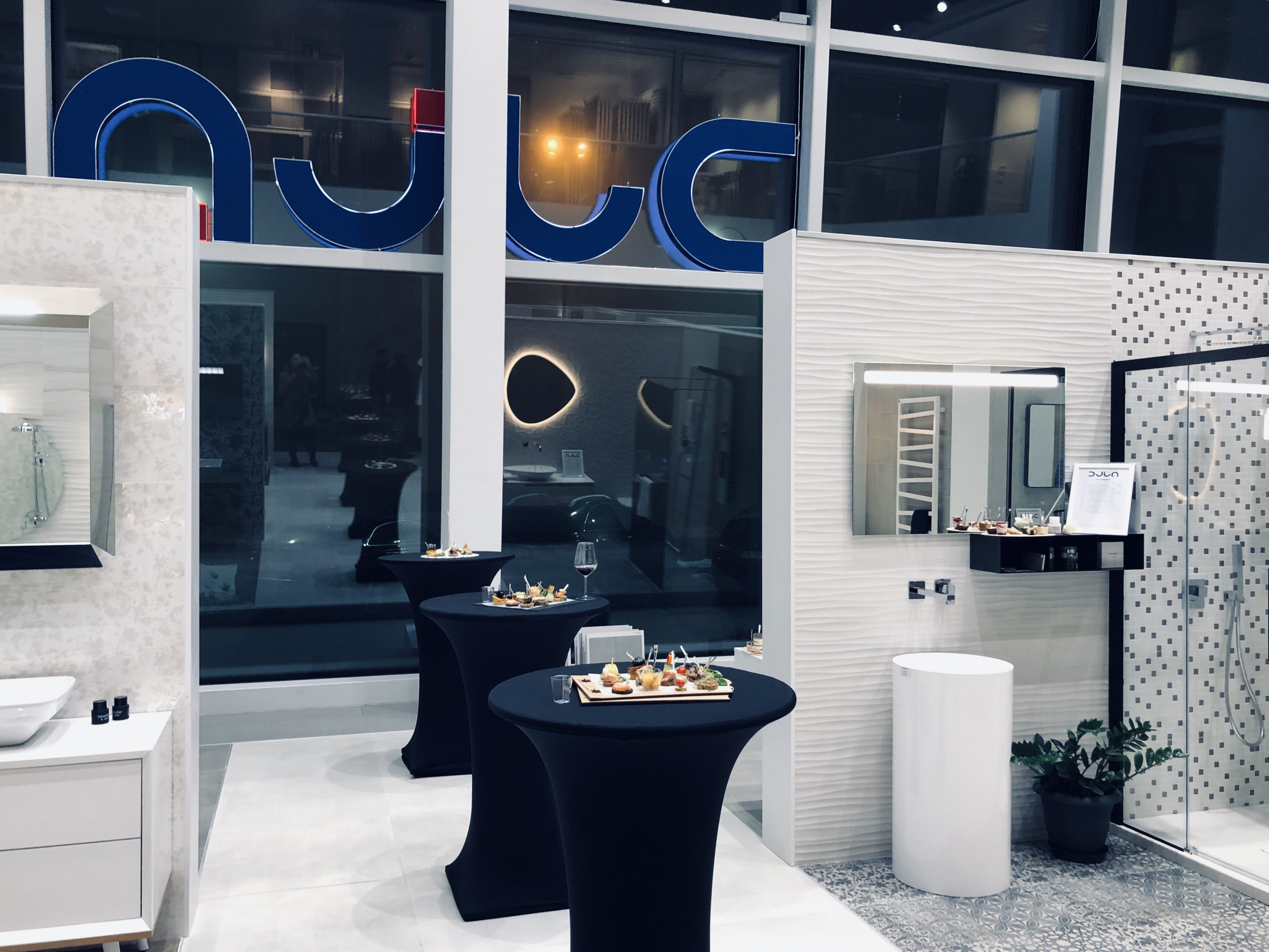 TIE UP | ДЖИЯ | ЕДНА КРАЧКА ПРЕД ДРУГИТЕ — изображение 3