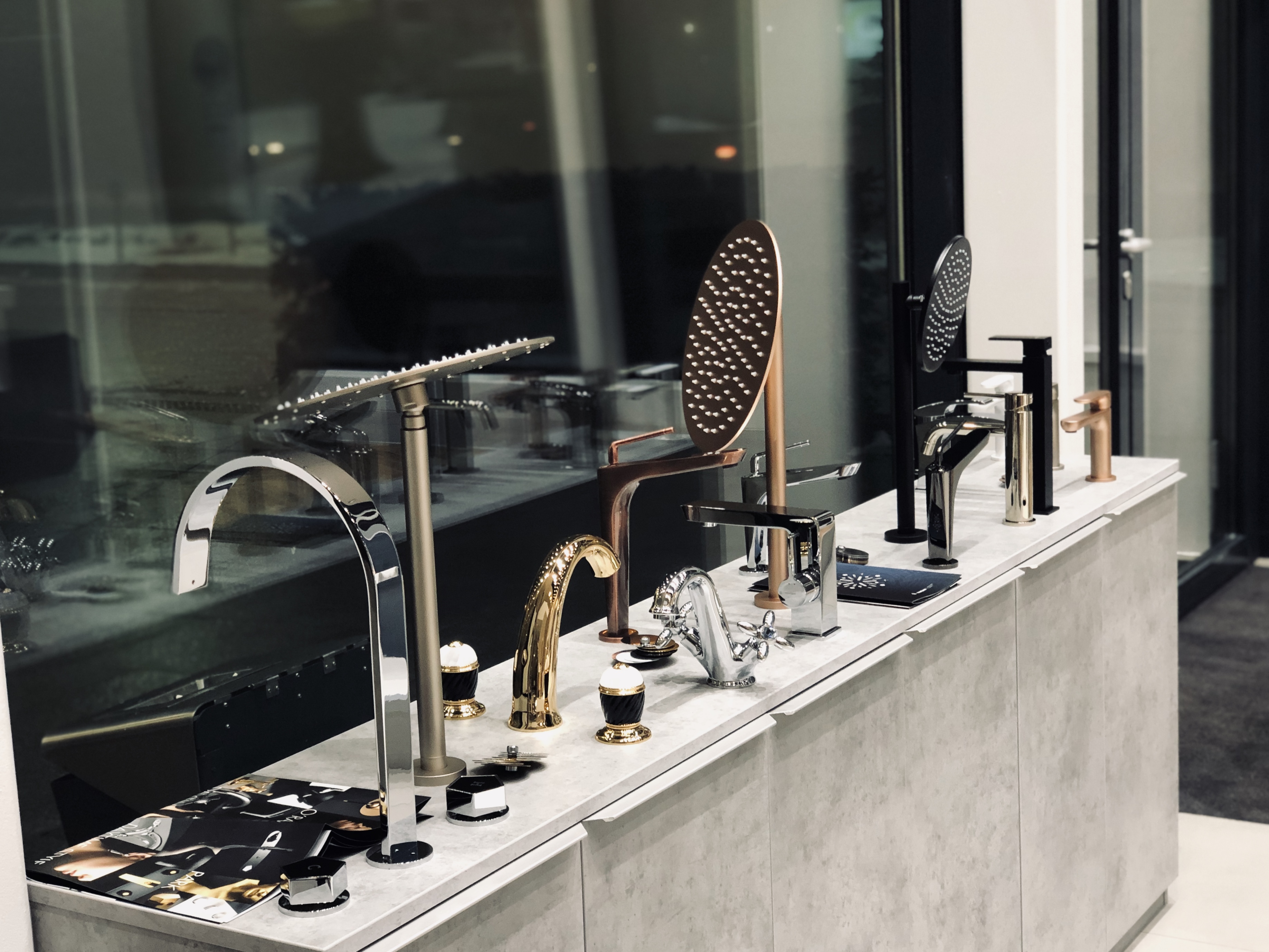 TIE UP | ДЖИЯ | ЕДНА КРАЧКА ПРЕД ДРУГИТЕ — изображение 2