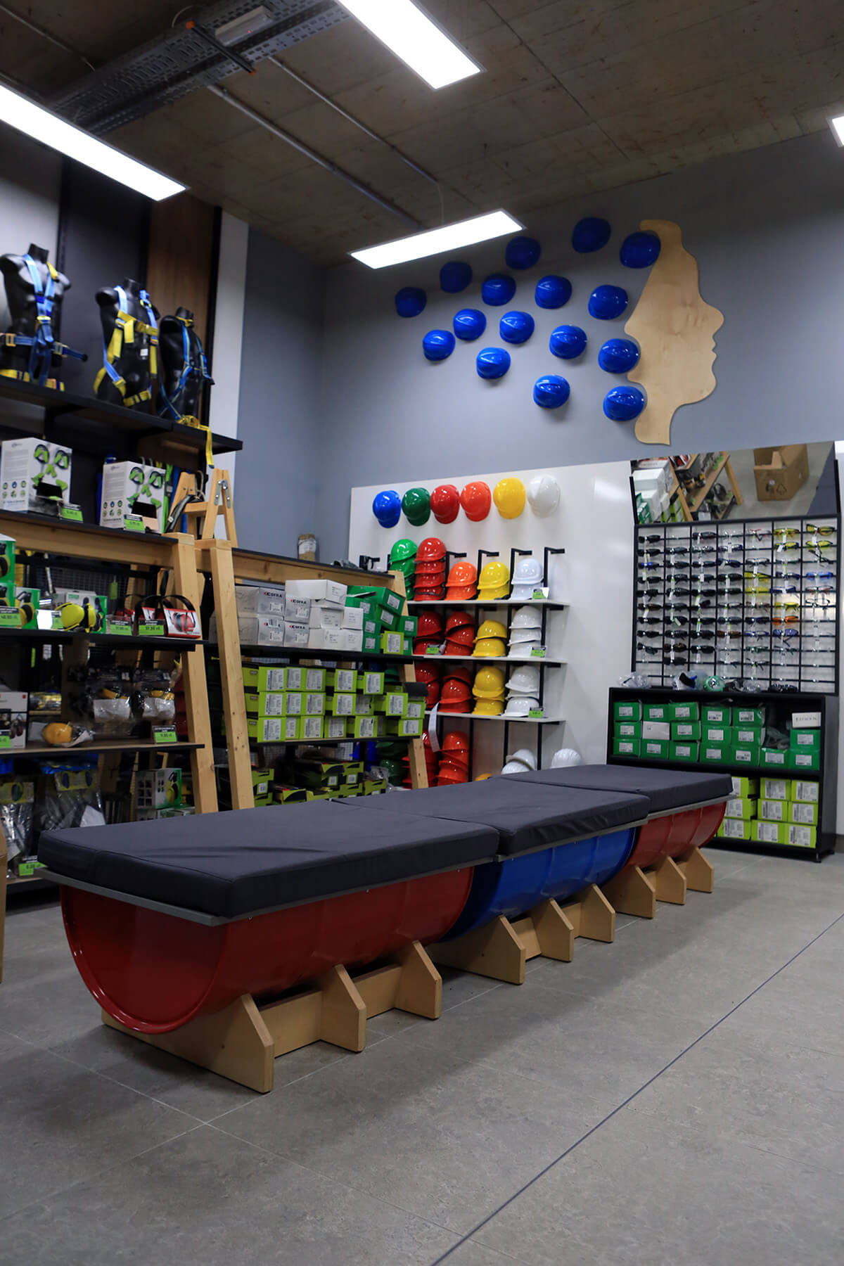 ПОБЕДИТЕЛИ ОБЩЕСТВЕН ИНТЕРИОР – МАГАЗИН/ИЗЛОЖБЕНА ПЛОЩ, ОФИС/РАБОТНА СРЕДА И МЕДИКО-ДЕНТАЛНИ И РАЗКРАСИТЕЛНИ — изображение 32