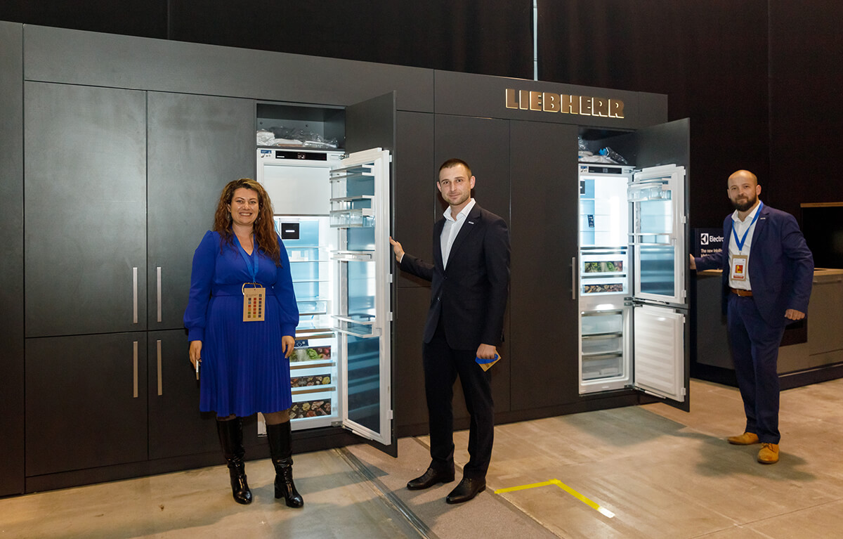 ПАРТНЬОРИТЕ НА