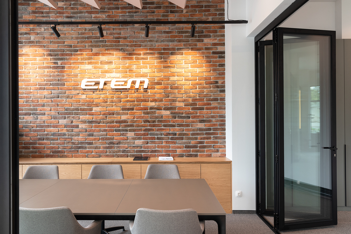 ПОБЕДИТЕЛИ ОБЩЕСТВЕН ИНТЕРИОР – МАГАЗИН / ИЗЛОЖБЕНА ПЛОЩ — изображение 9